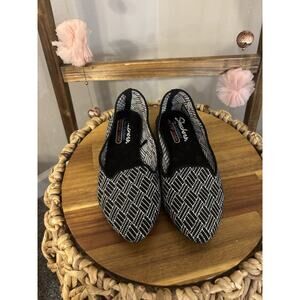 Skechers Cleo Huntington Pointed Flats Black White Knit Memory Foam 6.5 EUC